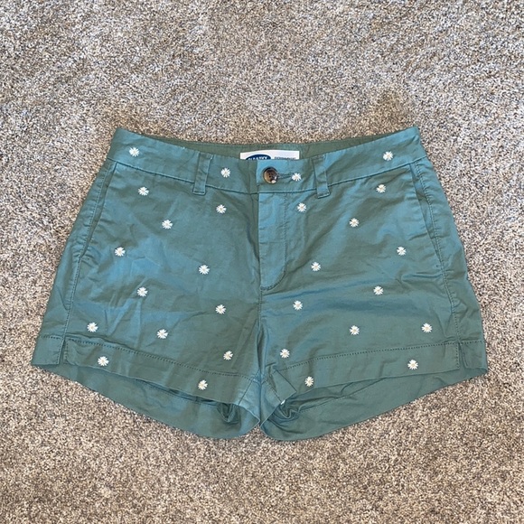 Daisy Patterned Shorts - Picture 2 of 6
